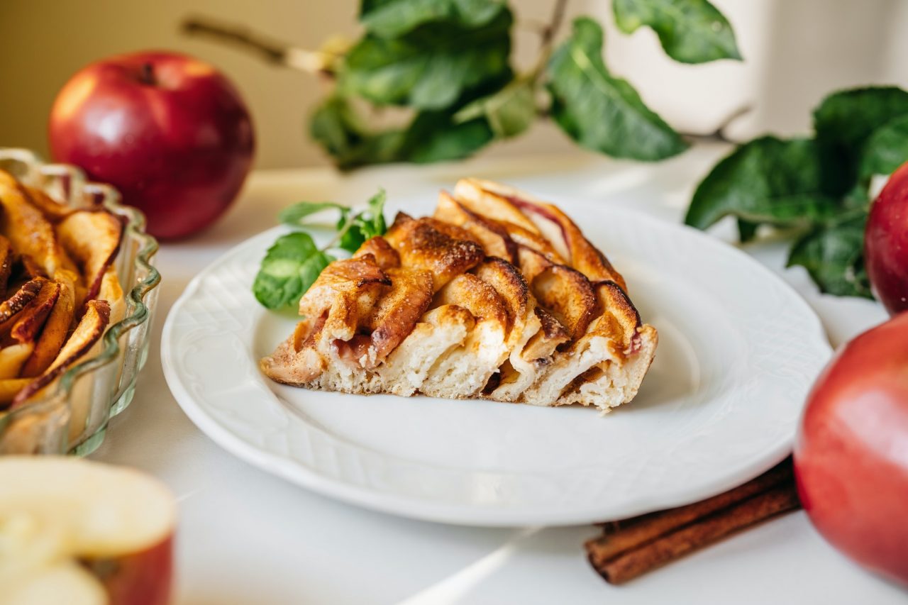 delicious-apple-cake-on-kitchen-table.jpg